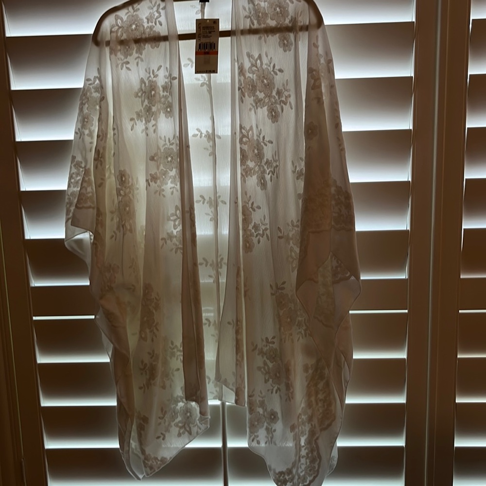 Lovely loose unstructured jacket/wrap.  Goes with everything.  New with tags.